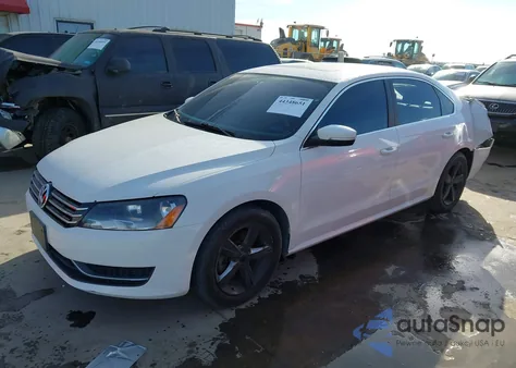 2013 Volkswagen Passat 2.5L Se z USA, uszkodzony, nr VIN 1VWBP7A30DC080200